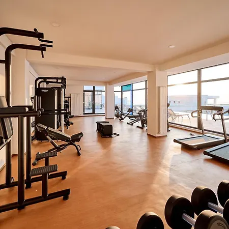 Riviera - Infinity Pool & Mamaia