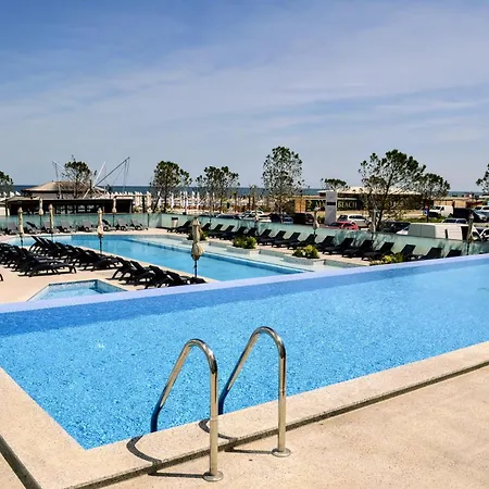 Riviera In Infinity Pool & Apartment *