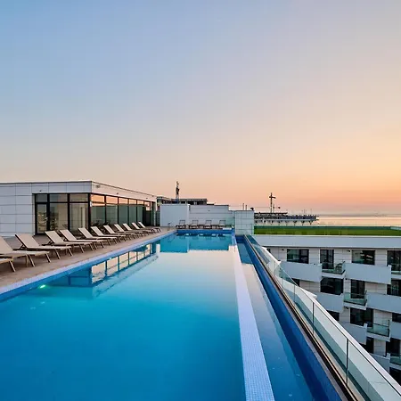 Riviera - Infinity Pool &