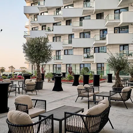 Riviera - Infinity Pool &