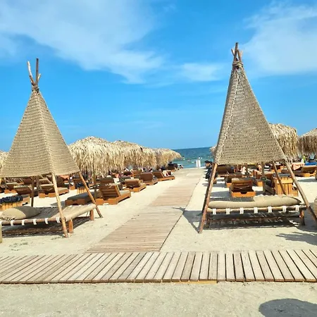 Riviera - Infinity Pool &