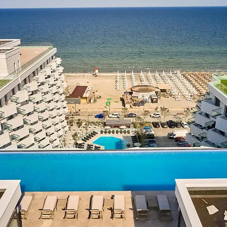 Riviera In Infinity Pool & Apartment Mamaia