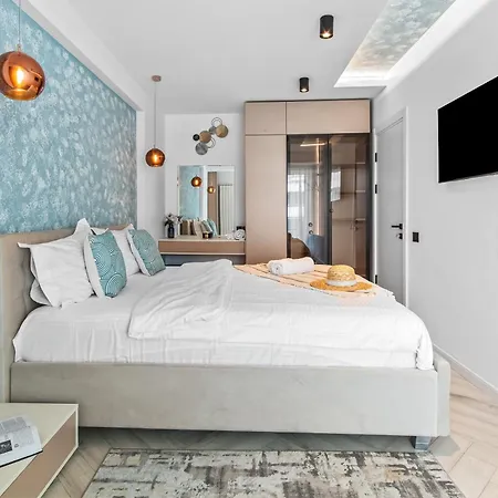 Riviera - Infinity Pool & * Mamaia