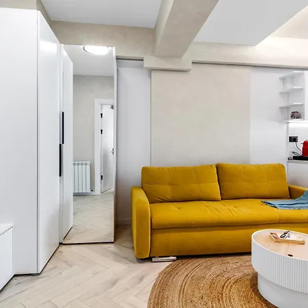 Riviera - Infinity Pool & *