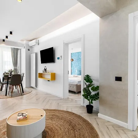 Riviera - Infinity Pool &