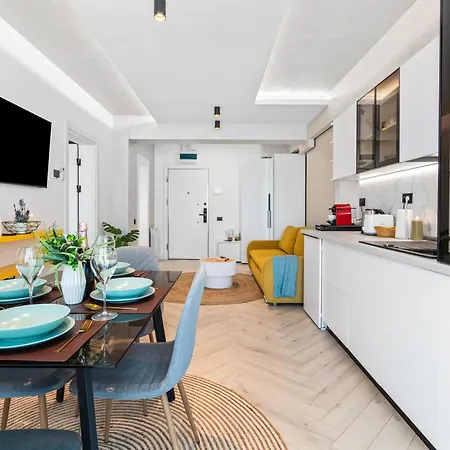 Riviera - Infinity Pool & Apartman *