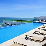 Riviera In Infinity Pool &
