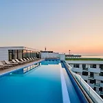 Riviera In Infinity Pool &