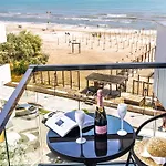 Riviera In Infinity Pool & דירה *