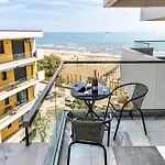 Riviera In Infinity Pool & מאמאיה
