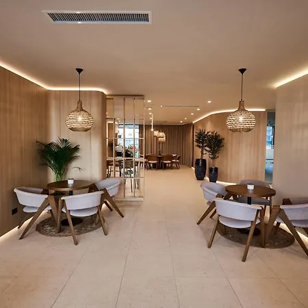 Riviera - Infinity Pool &