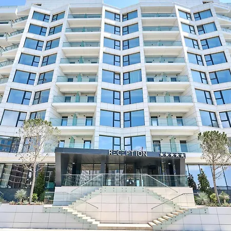 Riviera In Infinity Pool & Apartament