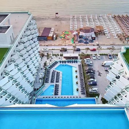 Riviera In Infinity Pool & شقة *