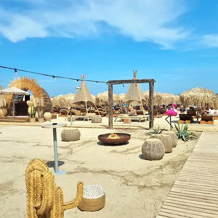 Riviera In Infinity Pool & شقة *