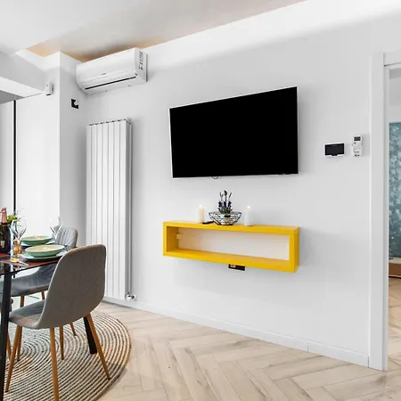 Riviera - Infinity Pool & *