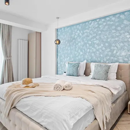 Riviera - Infinity Pool & * Mamaia