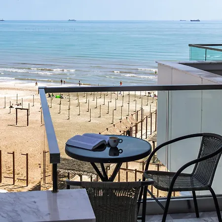 Riviera In Infinity Pool & شقة *