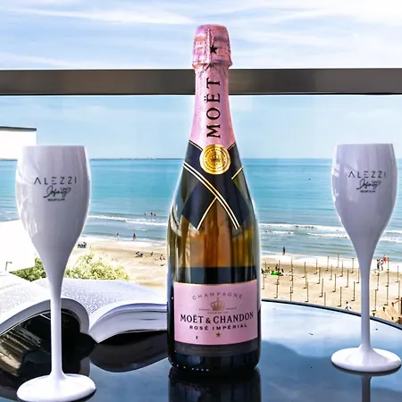 Riviera - Infinity Pool & Apartament Mamaia