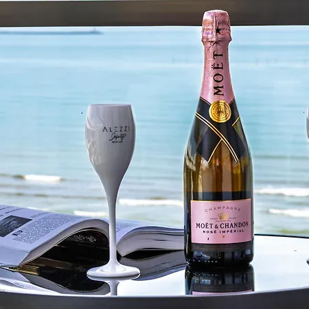 Riviera - Infinity Pool & Apartament