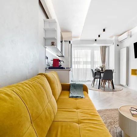 Riviera - Infinity Pool & *