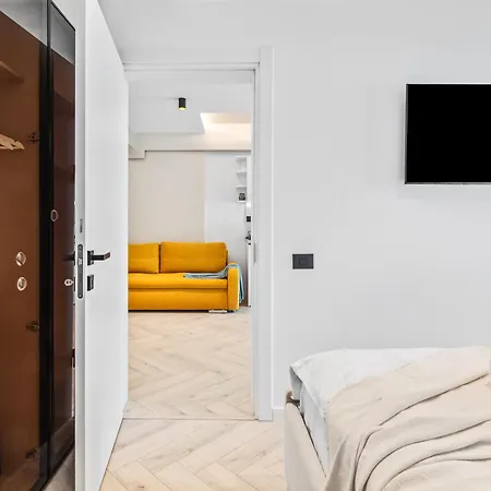 Riviera - Infinity Pool & Mamaia