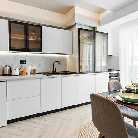 Riviera - Infinity Pool &