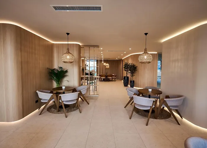 Riviera In Infinity Pool &