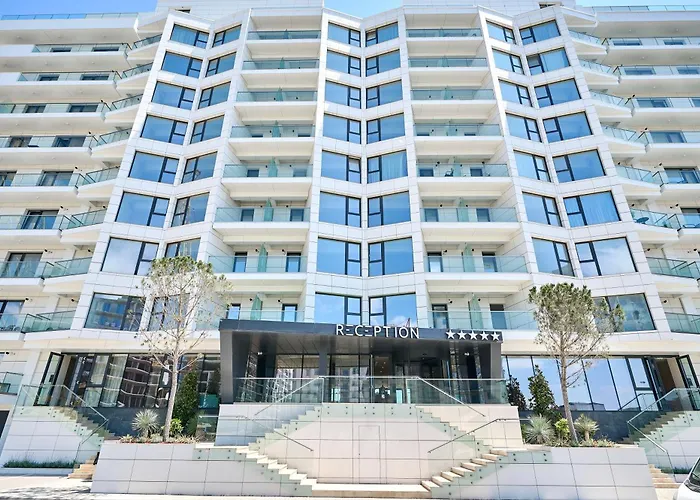 Riviera In Infinity Pool & Apartament