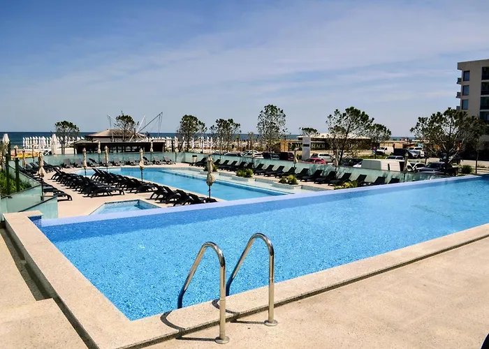 Riviera In Infinity Pool & Apartament *