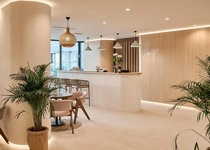 Riviera In Infinity Pool & Apartament Mamaja