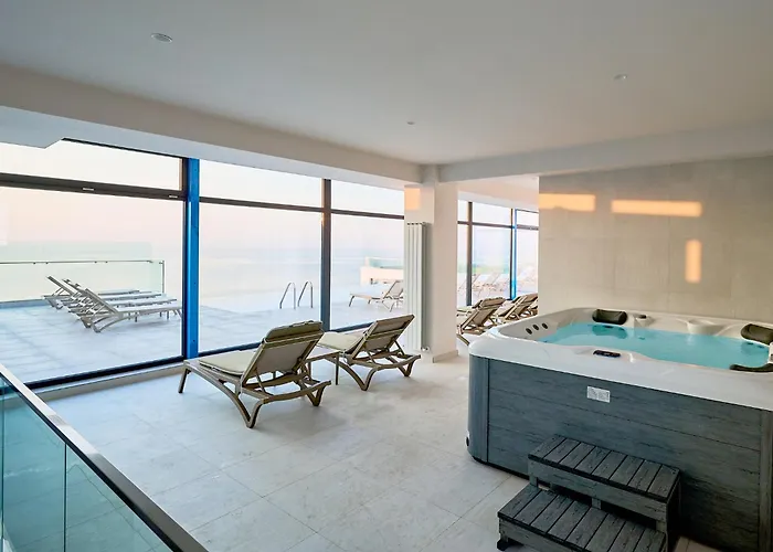 Riviera In Infinity Pool & *