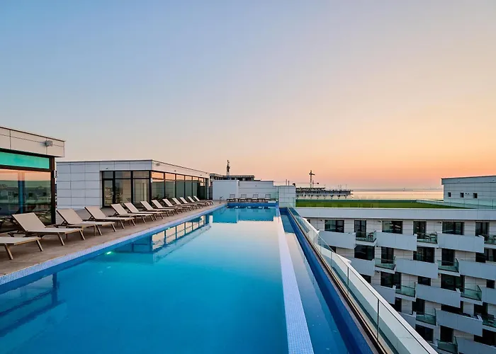 Riviera In Infinity Pool &