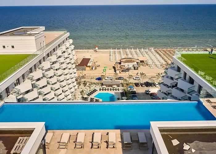 Riviera In Infinity Pool & Apartament Mamaja