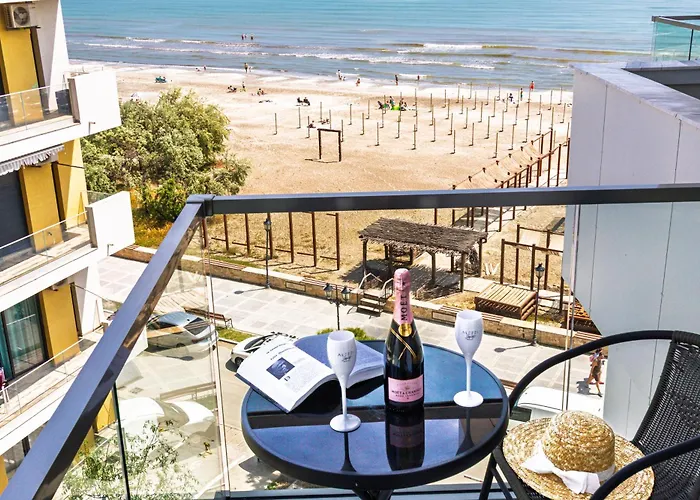 Riviera In Infinity Pool & Apartament *