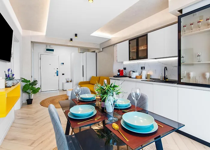 Riviera In Infinity Pool & Apartament Mamaja