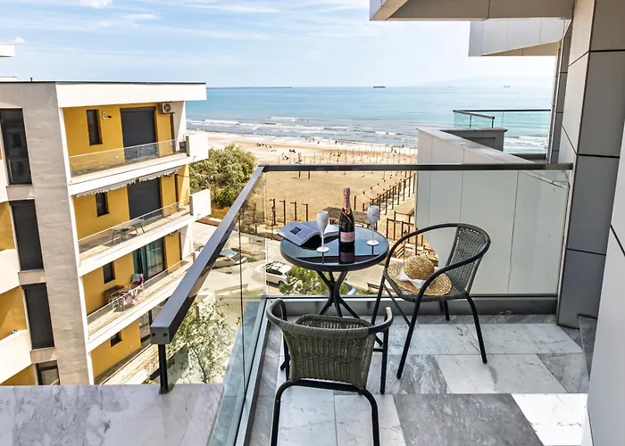 Riviera In Infinity Pool & Mamaja