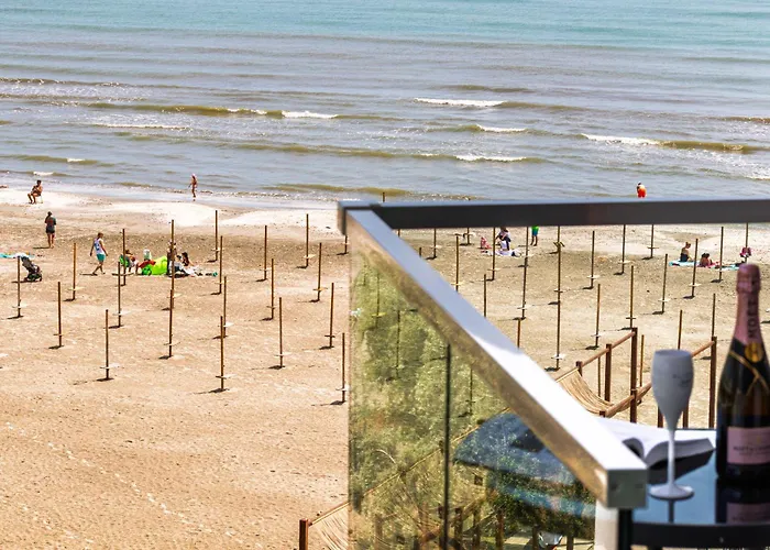 Riviera In Infinity Pool &