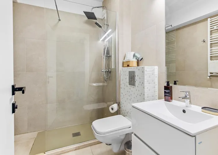 Riviera In Infinity Pool & Mamaja