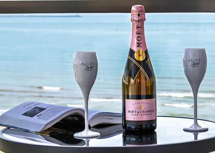 Riviera In Infinity Pool & Apartament