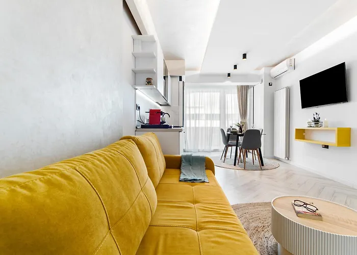 Riviera In Infinity Pool & *